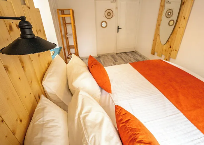 Отель Munch House Кешме